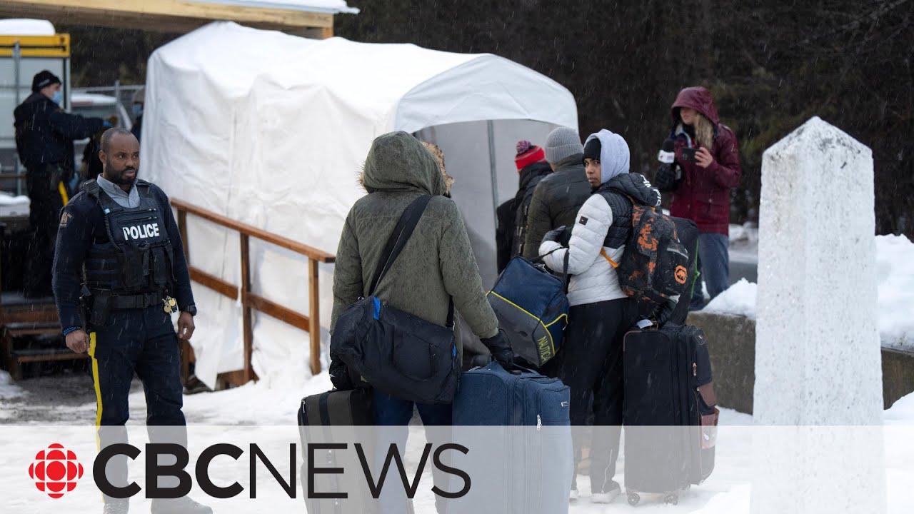 Quebec premier urges New York mayor to stop helping migrants travel to Roxham Road
