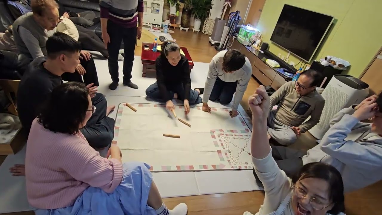 즐거운 설날 픙경 올해 93세 치매가 온 친정 엄마 기억력 말을 잘 서야 이긴다 하시고 ...배우란다