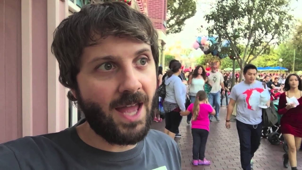 THE MANY SMELLS OF DISNEYLAND  - THE SMELLITZER -  How 2 Disney