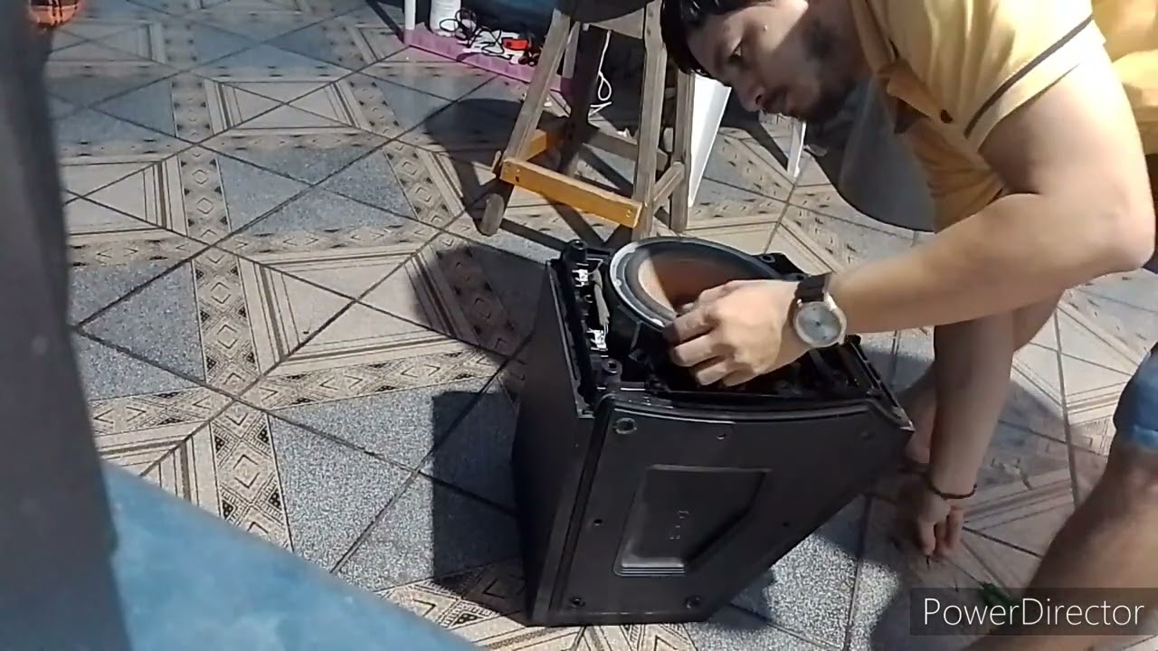 Abrindo a caixa do mini system Sony  zx 100d