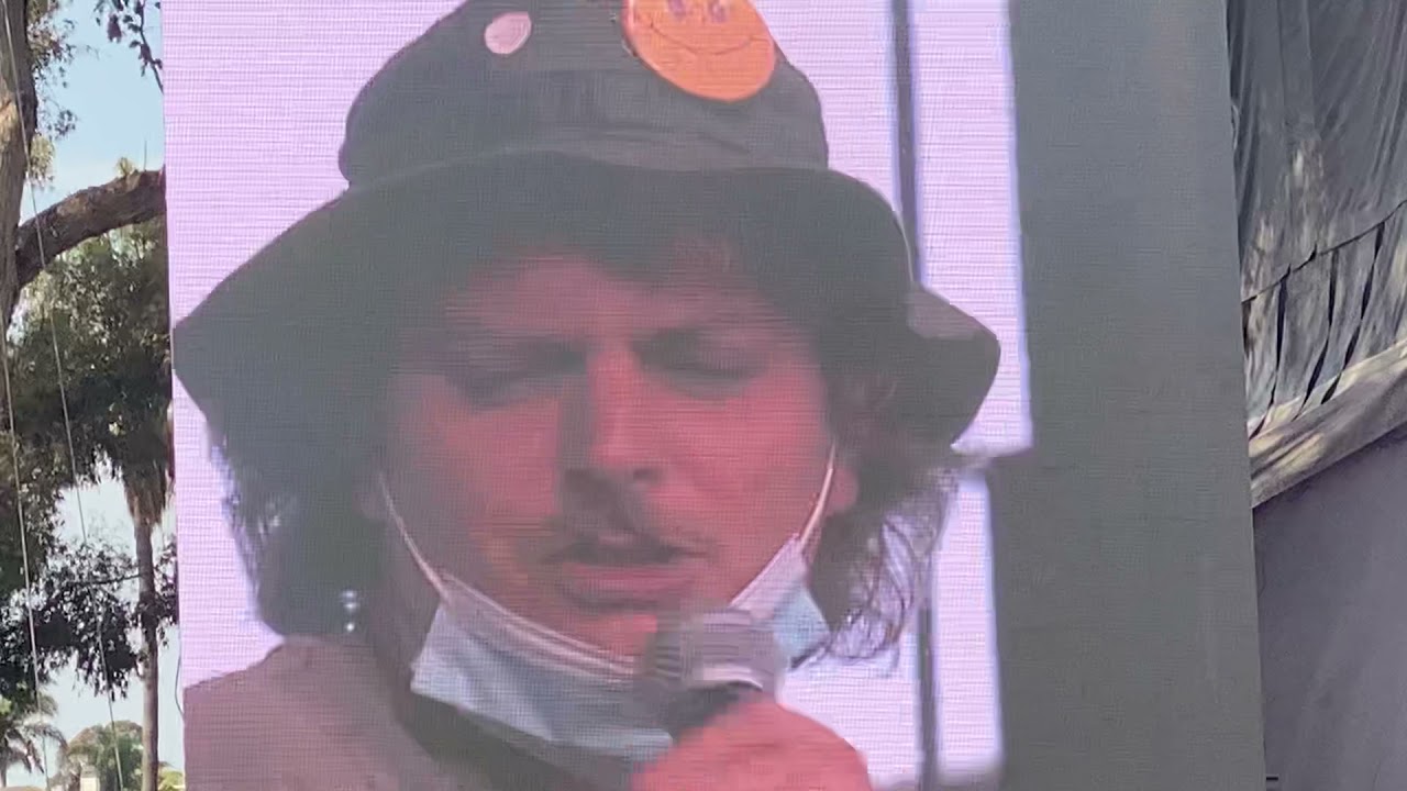 Mac DeMarco Singing Frank Sinatra