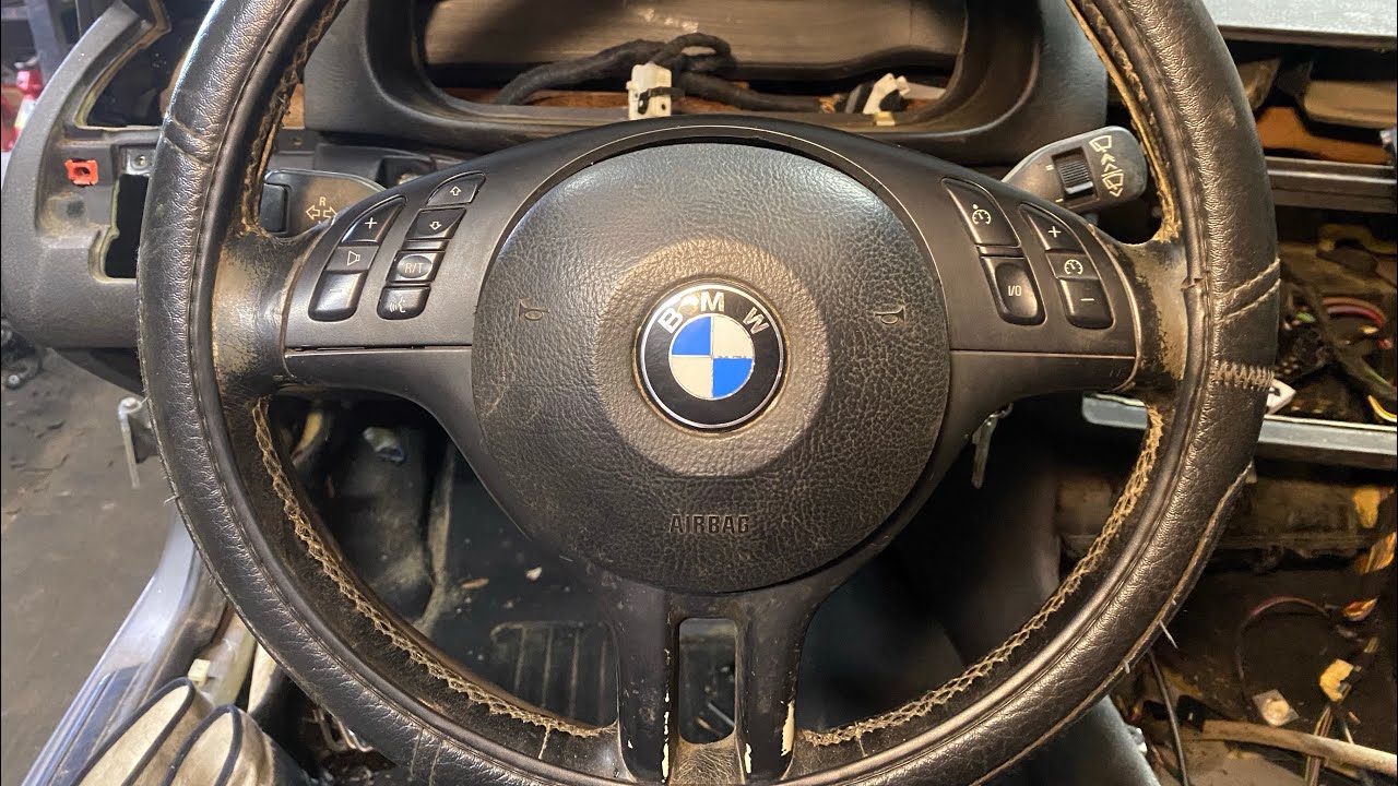 Снимаю Подушку Руля BMW E46  Как снять подушку руля ? В чём секрет ?