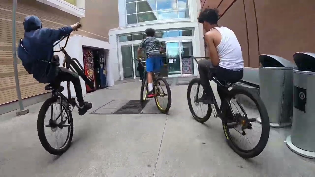 RIDING THROUGH ROOSEVELT FEILD MALL (MINI RIDEOUT!)