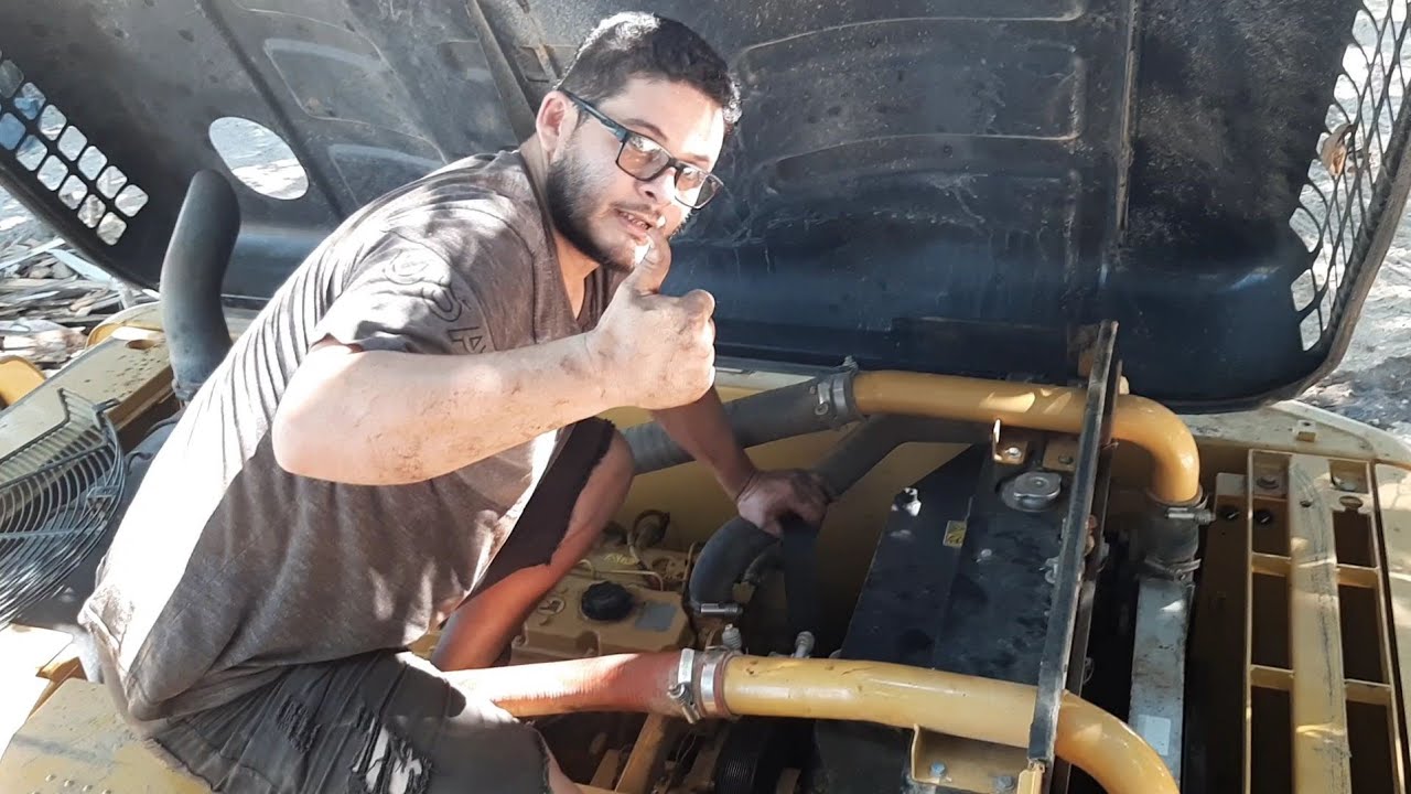 Trocando correia do motor da escavadeira CAT 320D2!😁