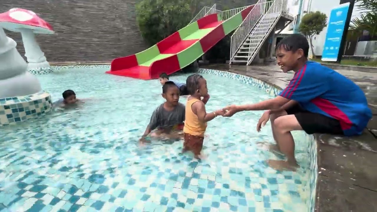 Nanay bermain dan berenang #foryou #beranda #vlog #keluarga 