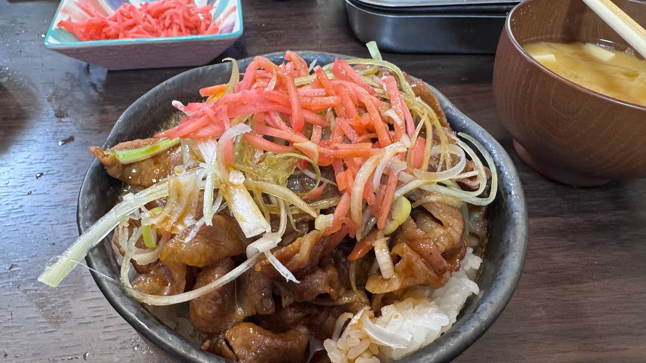 彼氏に豚丼