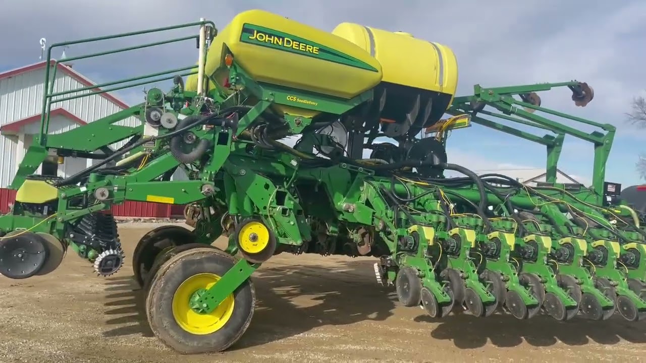 John Deere 1790, 24-row corn planter with 20