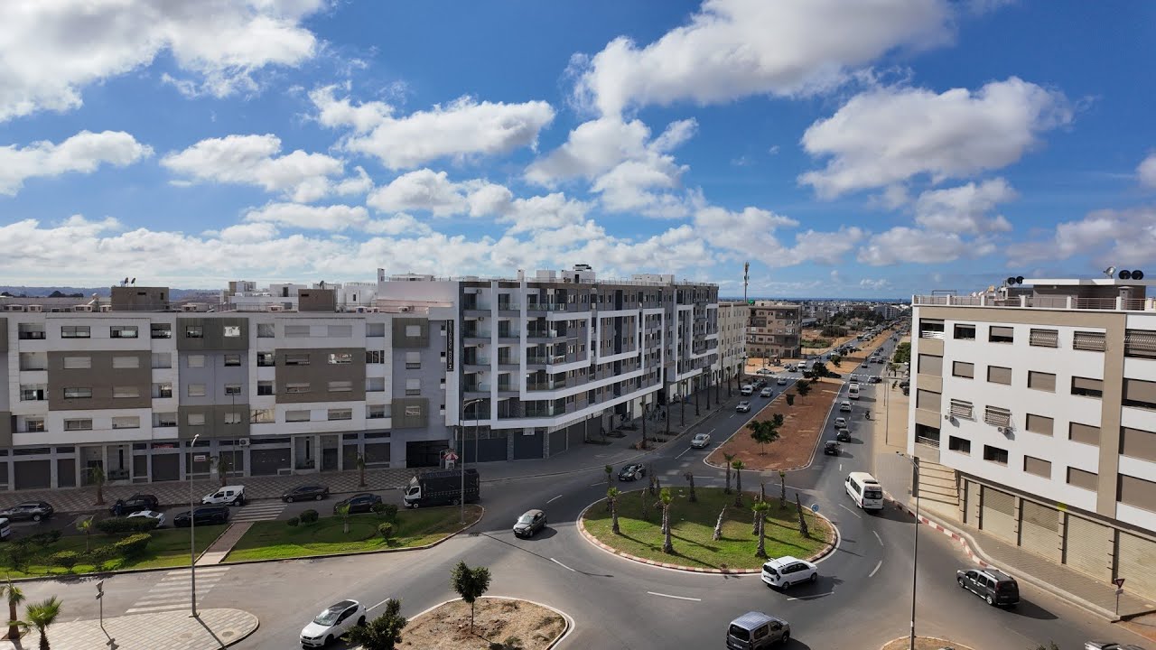 شقة جديدة للبيع في سلا الجديدة تلات غرف صالونين فينيسيو رائعه سانسور كاراج مسجد قرب جميع المرافق