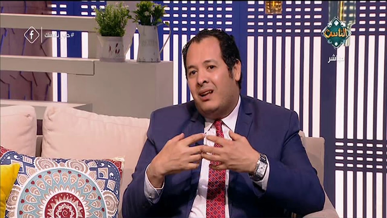 شهادة عظيمة لكل امرأة على لسان رجل فالرجل لا يدرك رجولته إلا في عيون امرأة | علامة استفهام