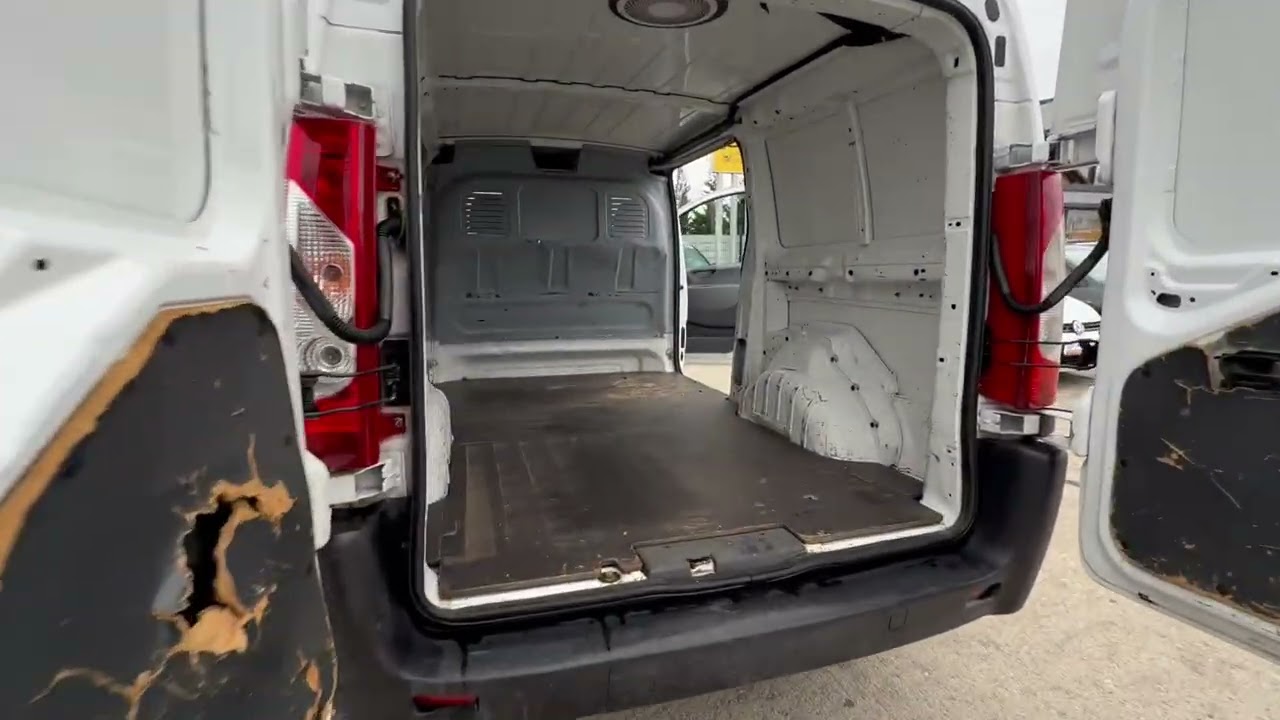** Peugeot Expert **