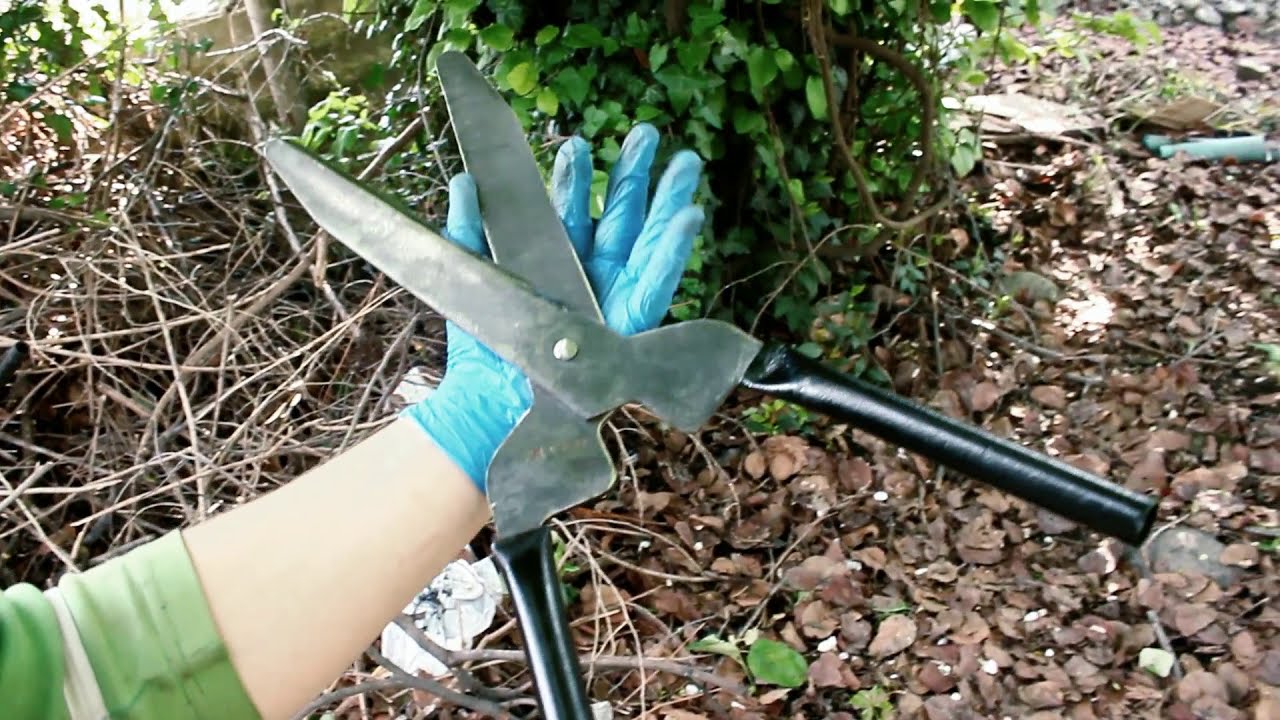 Old Rusty Gardening Tool Restoration | Rusty Garden Scissors Restoration