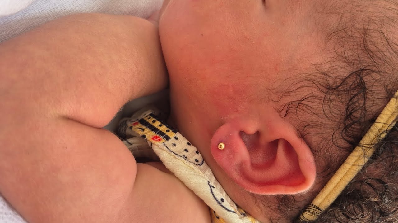 Por que NÃO fazer o furo de orelha na maternidade? | Enfermeira explica