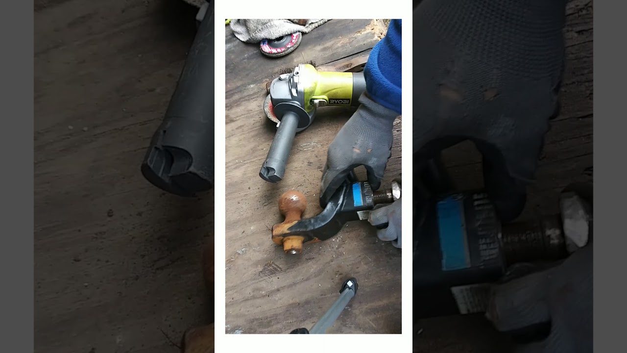 TRAILER SWIVEL HITCH.