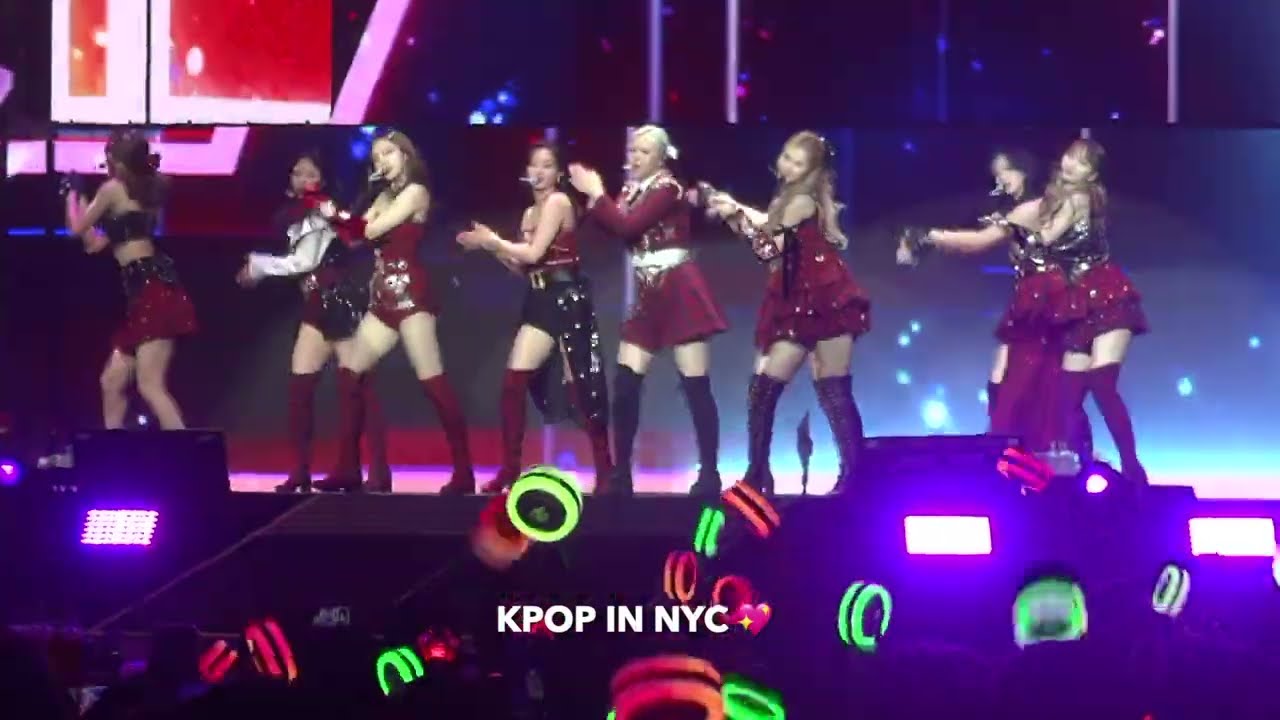 TWICE 트와이스 World Tour III in New York Day 1 2022.02.26: Feel Special + UP NO MORE [HD fancam 직캠]