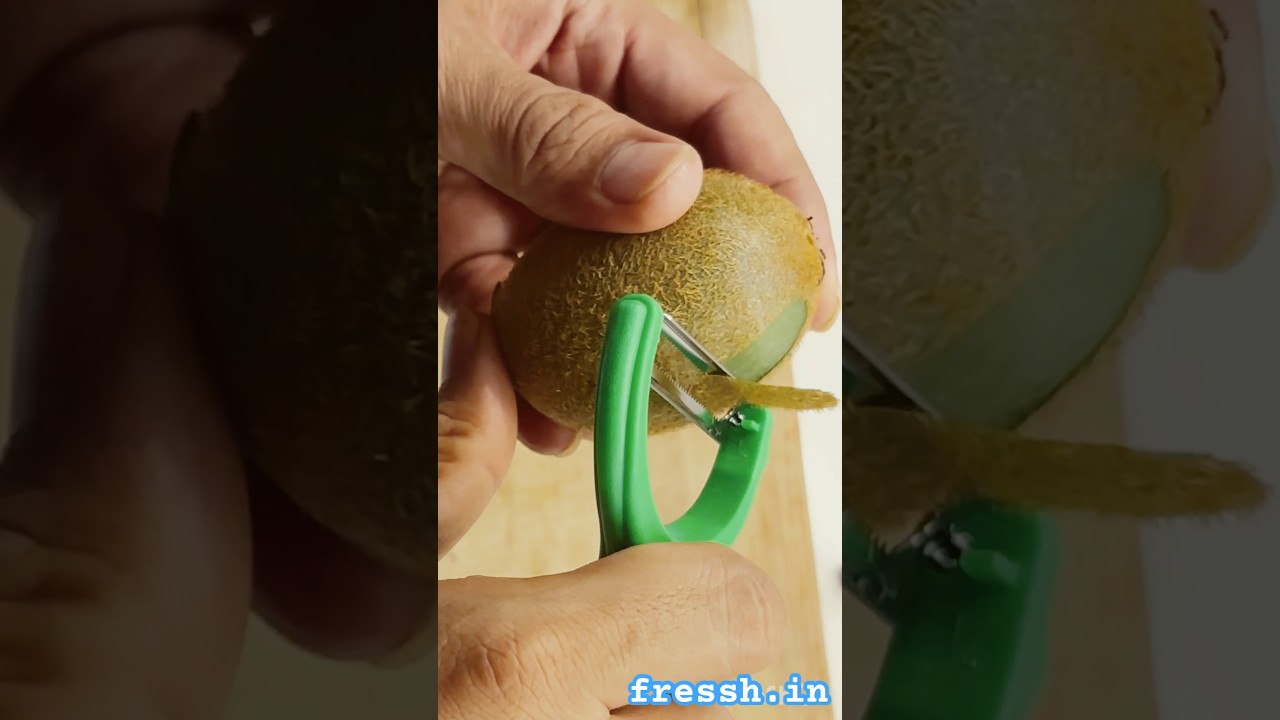 How to cut kiwi 🥝 #fressh #fruit #frishfruits #food #fruitcutting #satisfying #kiwi