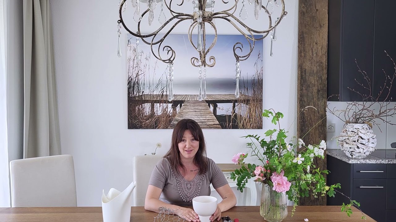 DIY - Wie man ein Blumengesteck mit einer nachhaltigen Steckhilfe kreiert.