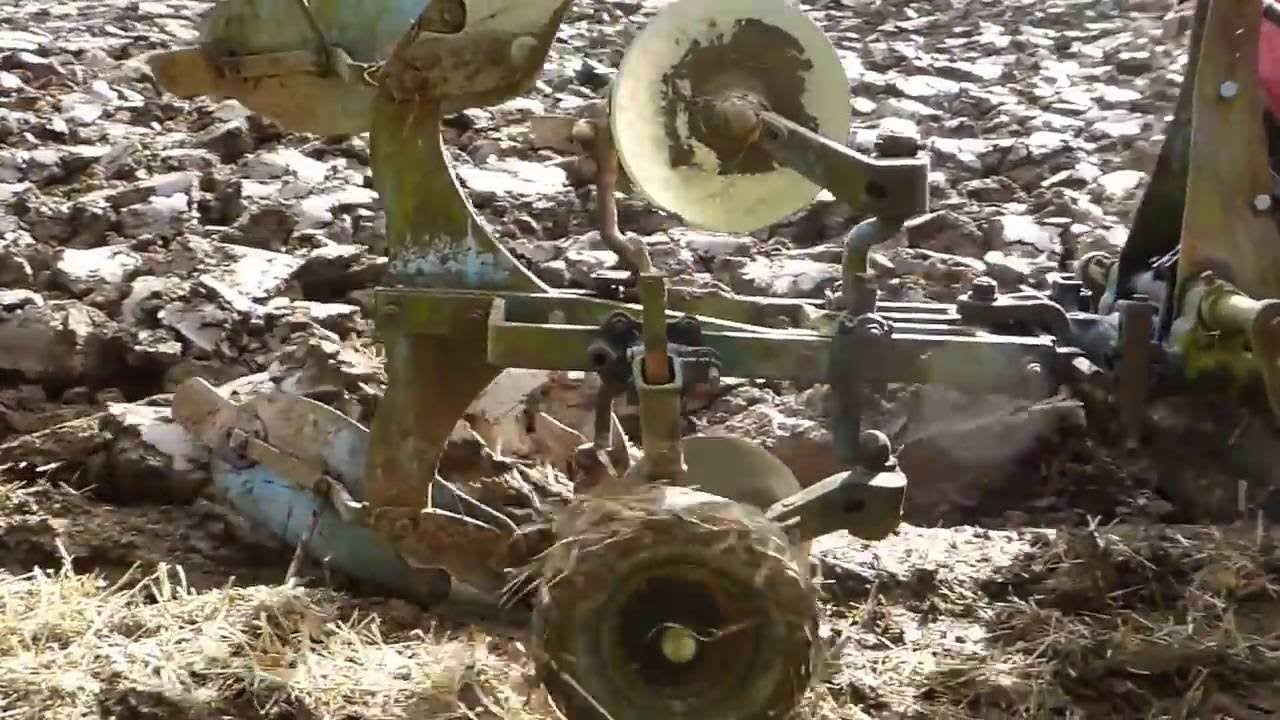 MASSEY FERGUSON 135 AND RANSOMES TS80 PLOUGH.