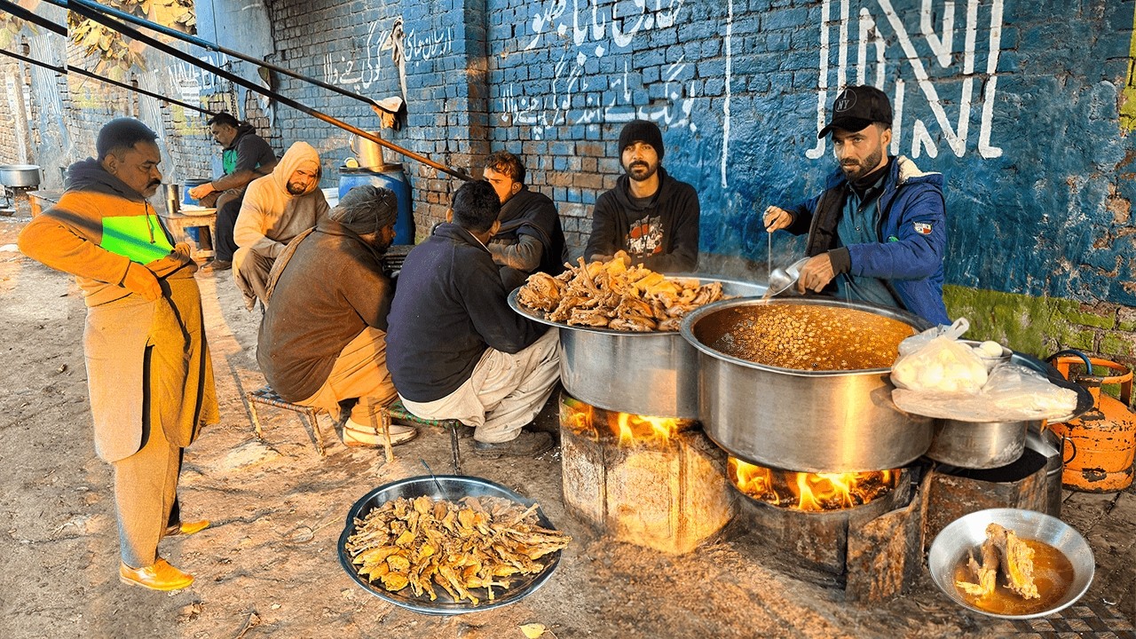 PAKISTAN'S CHEAPEST RAW BREAKFAST 🤤TASTES INSANELY GOOD | 50 RUPEE CHALLENGE | HIDDEN DHABA!
