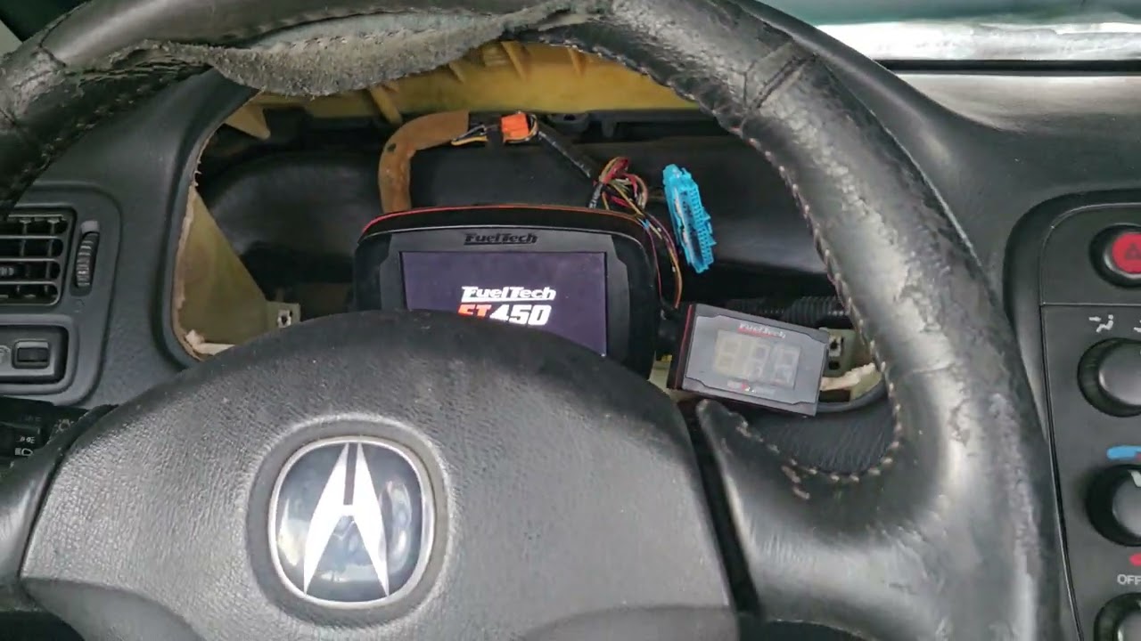 Fuel-Tech  450 Universal 4 Cylinder harness installed.