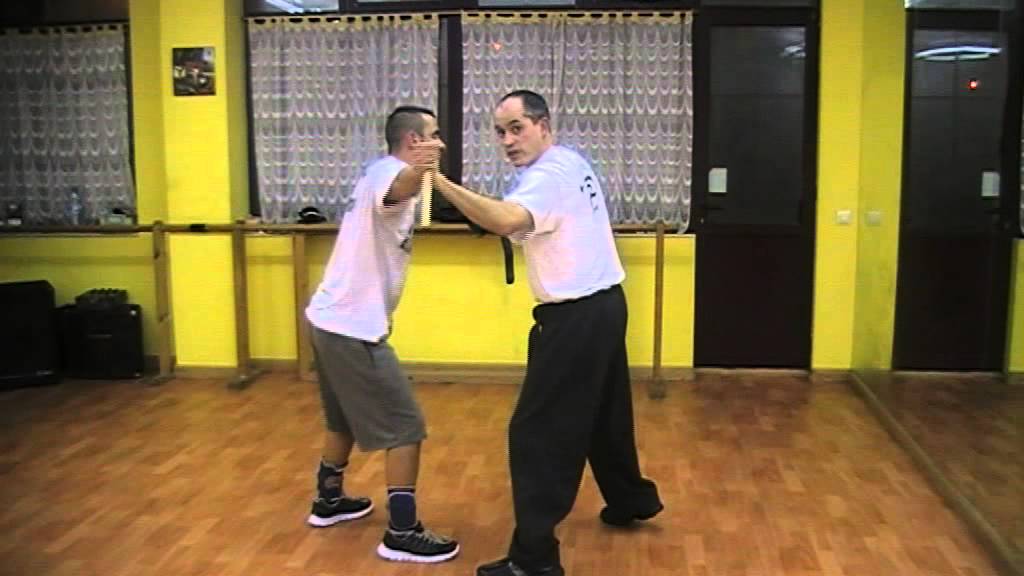Krav Maga Defensa ante ataque de cuchillo en picahielo distancia corta
