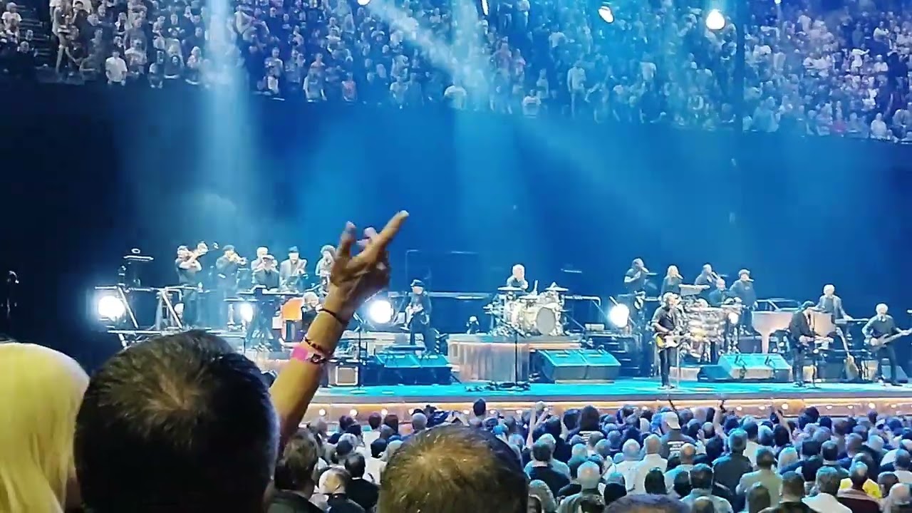 Dancing in the Dark - Bruce Springsteen & The E Street Band - Co-op Live 2025