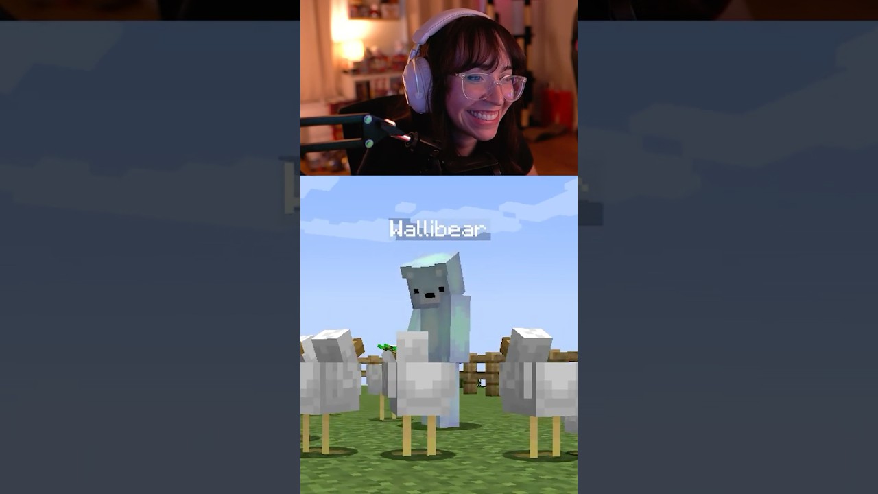 Chicken hides from Wallibear 🤫🐔  #minecraft #minecraftshorts