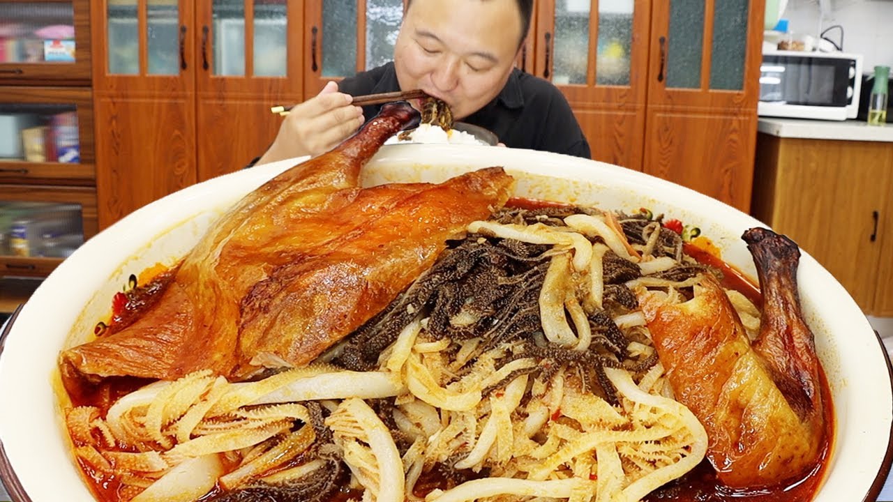 阿强买个10斤的鸭子做冒烤鸭，各种食材辣爽过瘾，扒饭根本停不下来！【cram阿强】