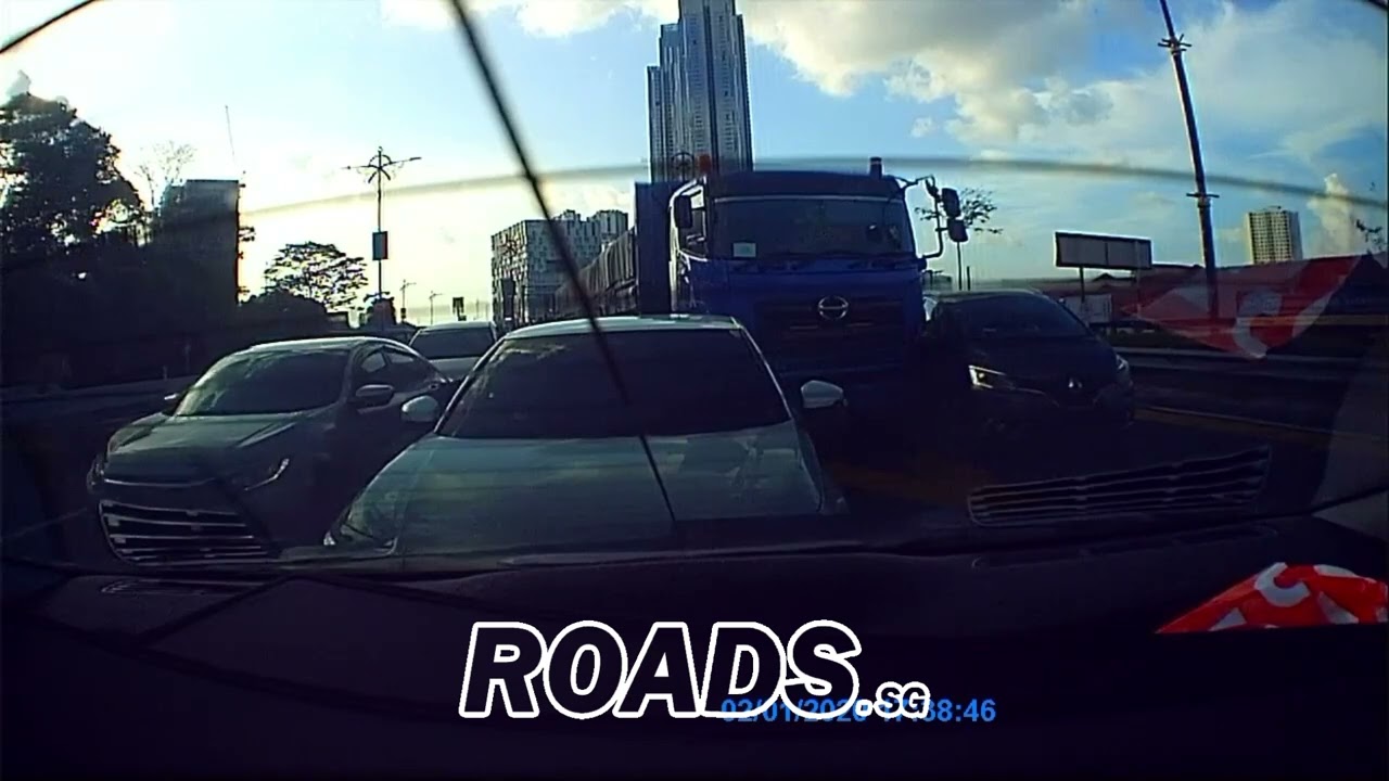 Accident of SG car with large vehicle at JB customs on 18 March 2025, around 6:00pm