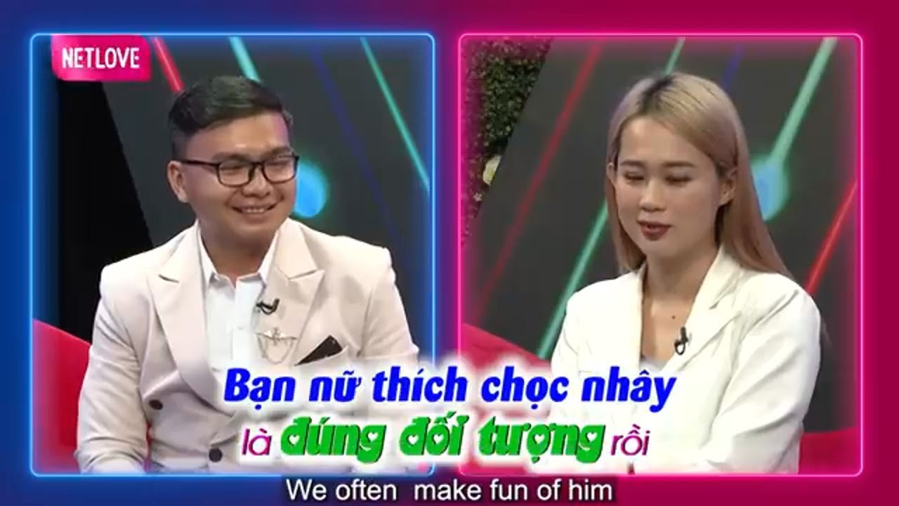 Nam kiến trúc sư nội thất say đắm cô gái xinh đẹp ngay từ lần đầu gặp, vui sướng khi hôn nàng.