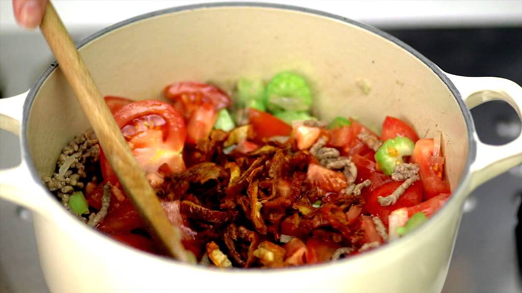 Spaghetti Bolognaise with Sundried Tomatoes and Parmesan