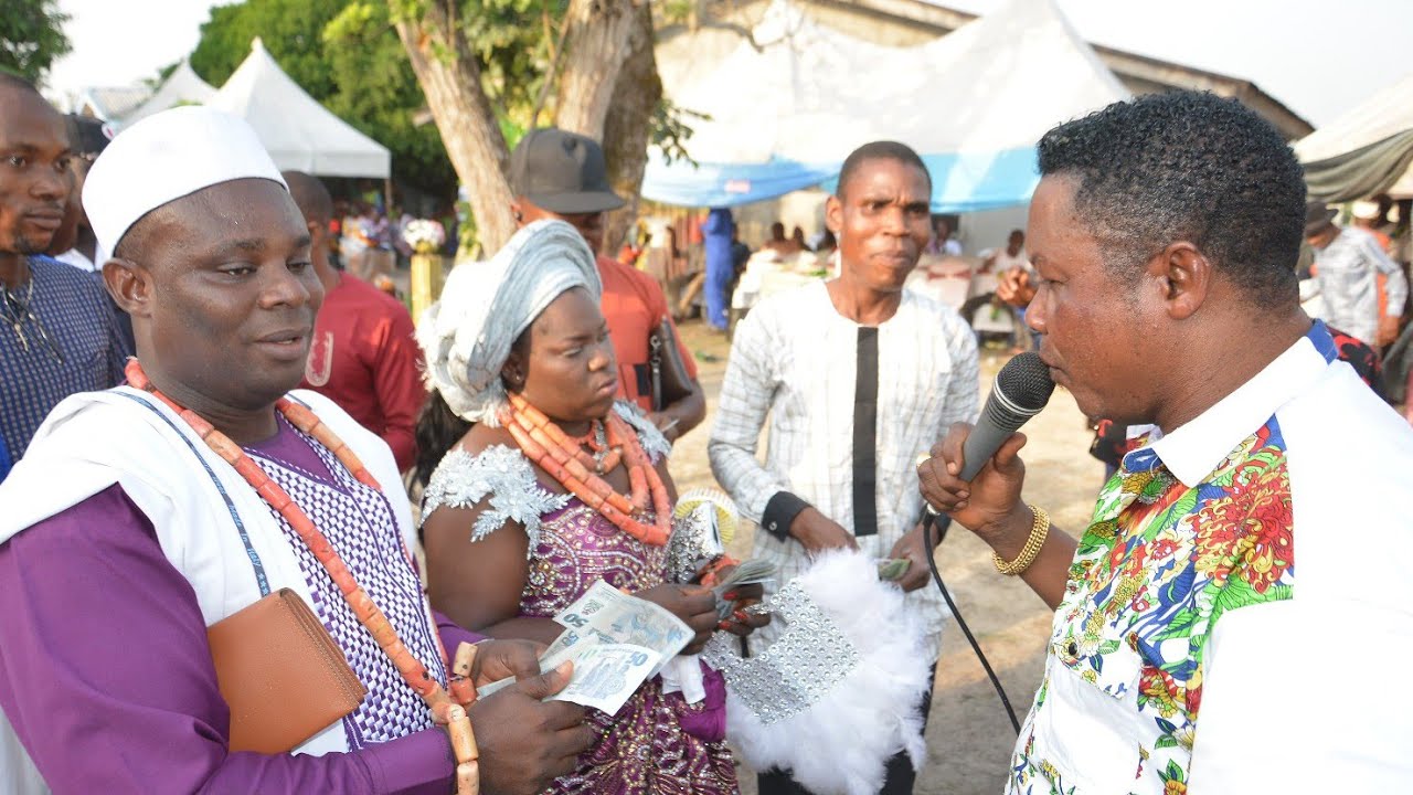 OGBUEFI ERIC ENUMA PERFORMS LIVE AT THE MARRIAGE CEREMONY BETWEEN PEACE AND NDUKA.