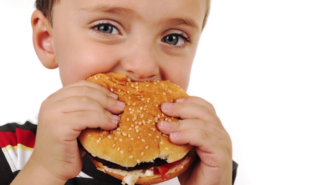 Mancarea fast food si copiii