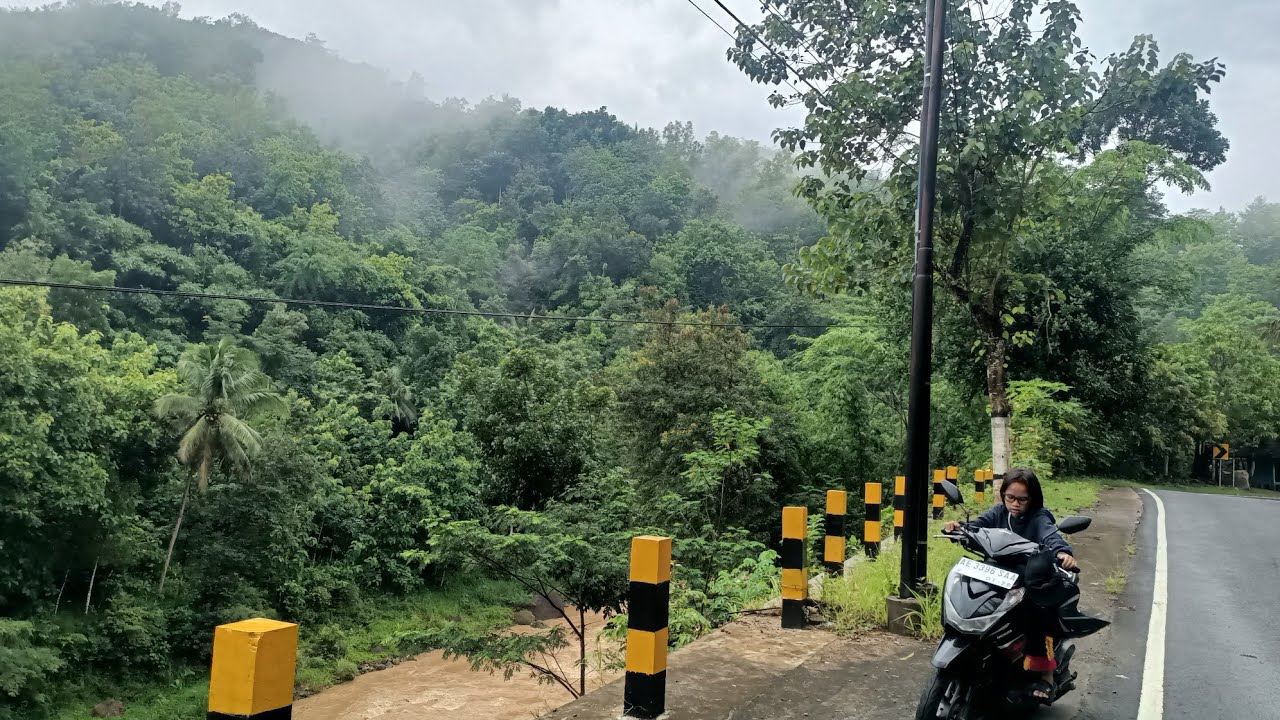 DIMANJAKAN VIEW INDAH JALAN PACITAN PONOROGO