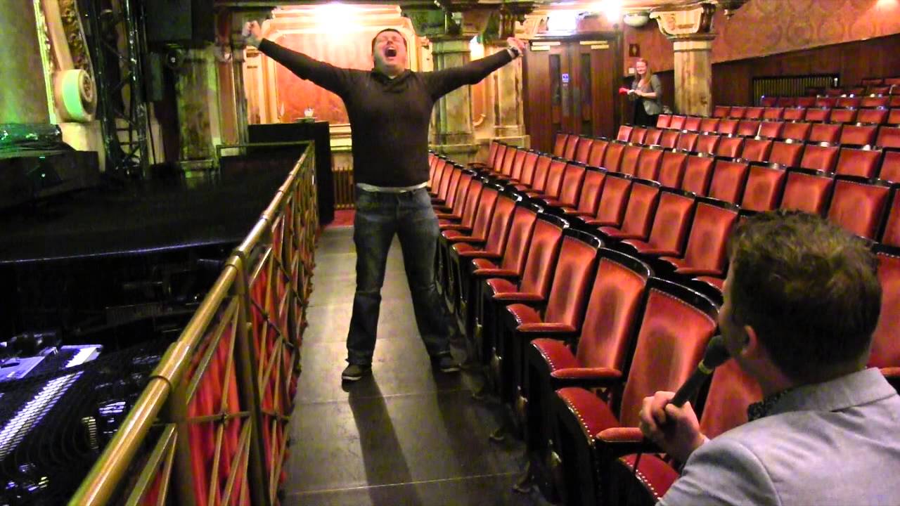 Alan meets cast of Shrek the Musical in Glasgow