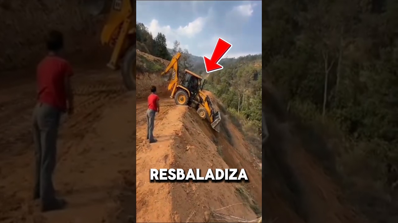 This is how you go down a slope like a PRO! 😱 #Excavators #ExtremeChallenge #ExpertHandling #Beas...