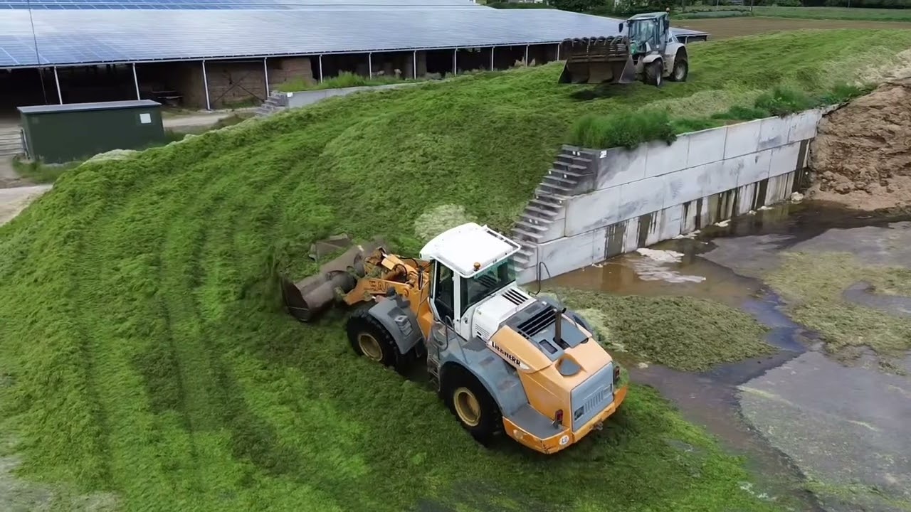 Ensilage sur cette métanisation avec de beaux ensemble ! 😍