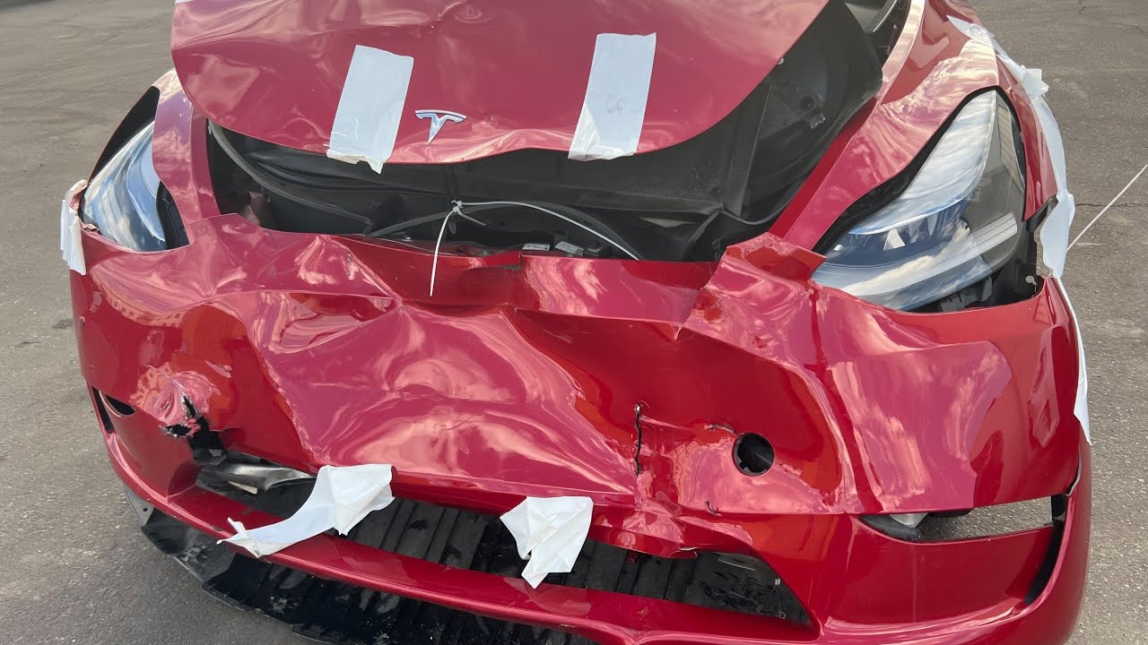 Tesla model Y. нормально прилетіло, рятую крила.