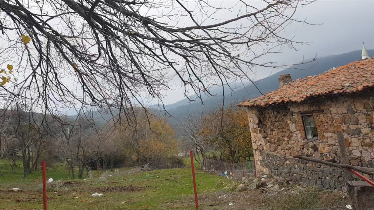 Kirazlı köyü parsel parsel satılmış :))) Demir kapıyı tamir ettik. Köy Evimizin son hali!