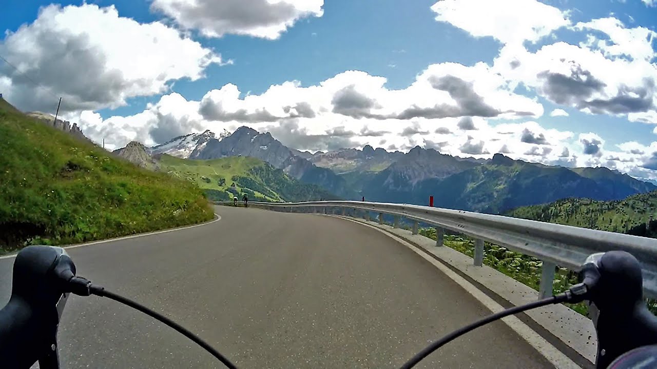 Giro dei 4 Passi (Pordoi, Campolongo, Gardena e Sella) partendo da Canazei in bici da corsa