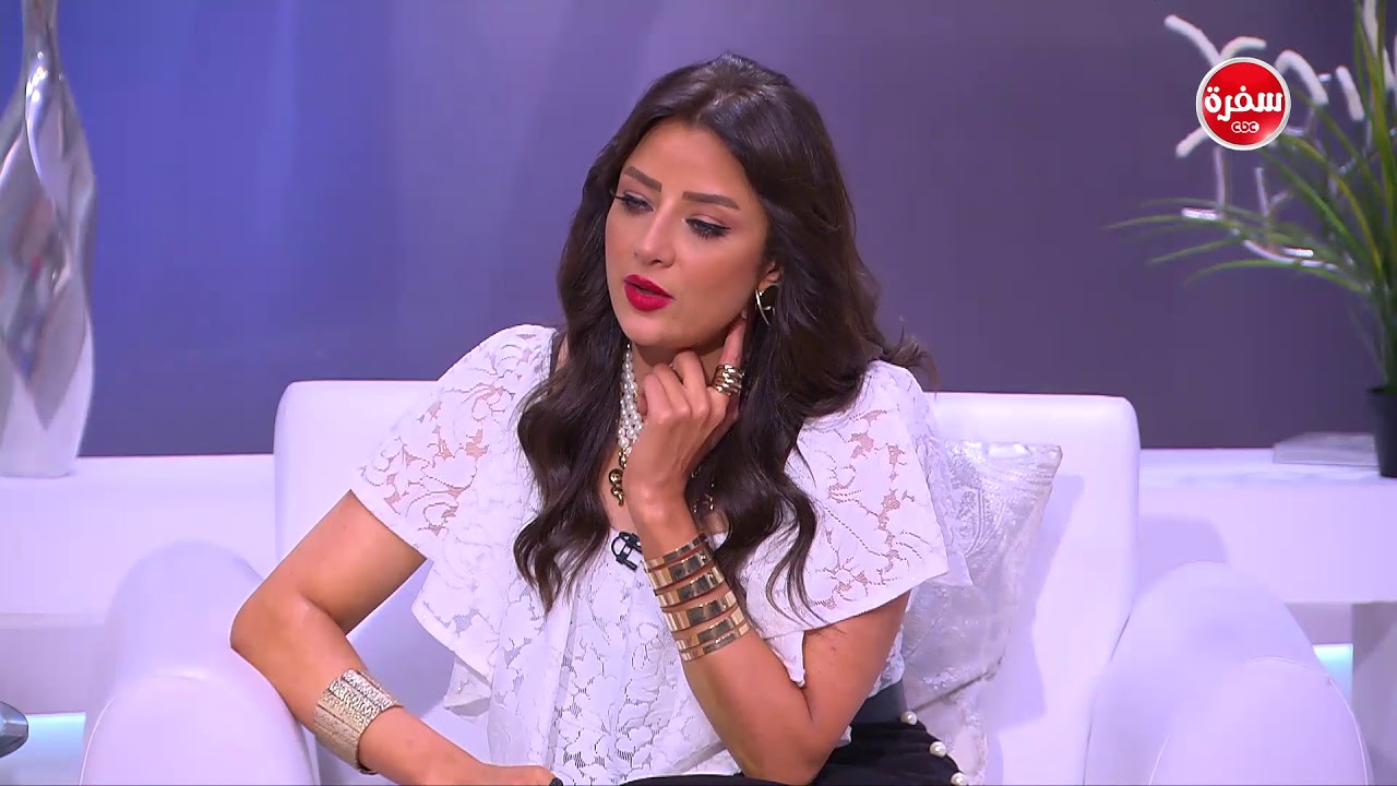 اتيكيت تناول الرنجة والفسيخ في عزومة شم النسيم مع رضوى الشربيني | هي وبس