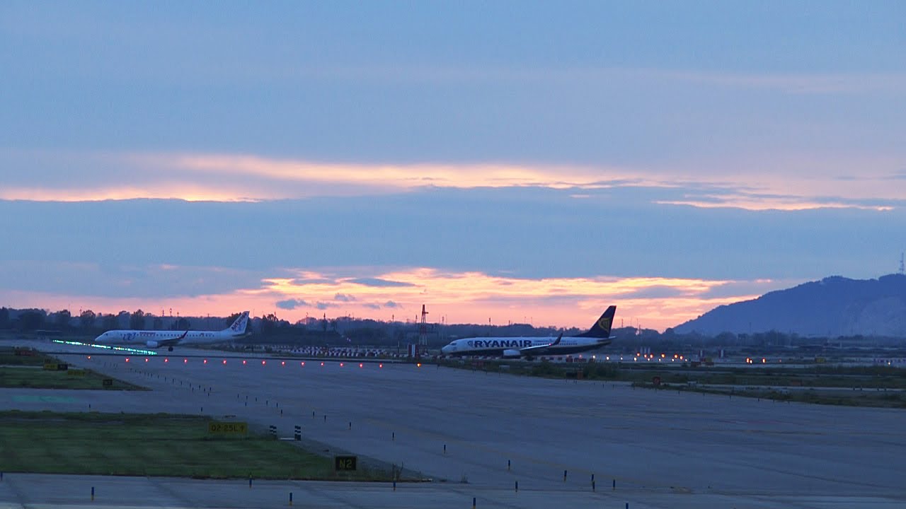 1 hour of planespotting at Barcelona Airport.