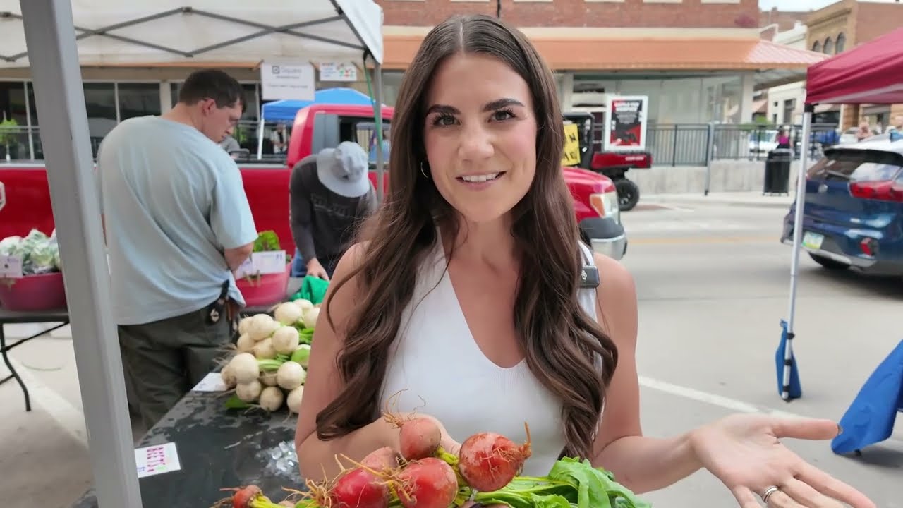 Shopping Fresh and Local at the Farmers Market | Great River Health