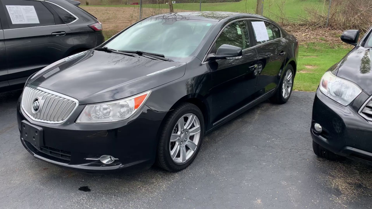 Buick Lacrosse 2011 года имеет ОГРОМНЫЙ салон.