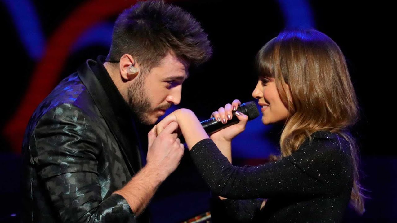 Aitana y Antonio José cantan 'Vas a Quedarte' en los #PremiosOdeon