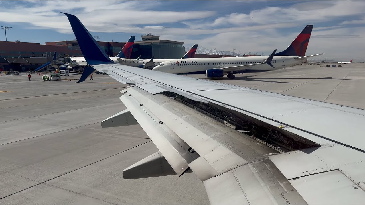 4K Delta Airlines Boeing 737-900ER [N812DN] pushback, start up, and takeoff from SLC