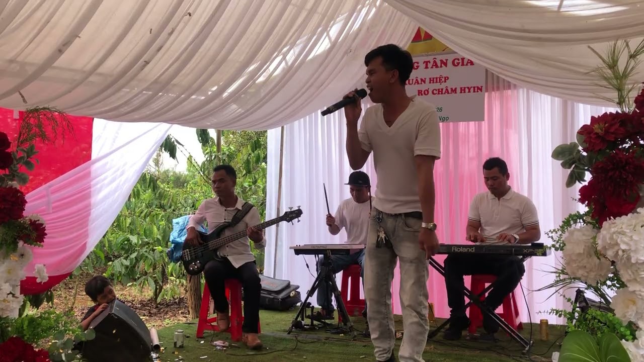 Giọng ca đang làm mưa làm gió trong các buổi tiệc của buôn làng đây rồi - Ban Nhạc Lan Anh