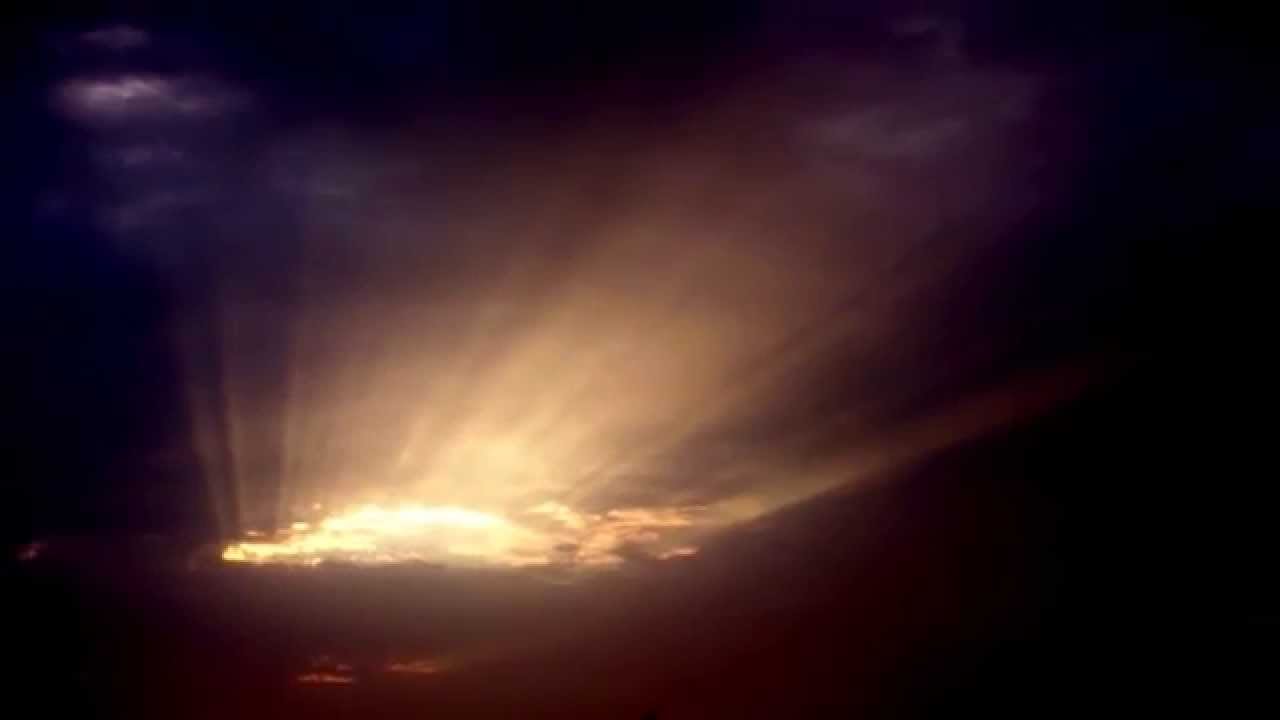 A Beautiful Video Of Sun Rays From Inside Clouds Pre-Monsoon in Mumbai