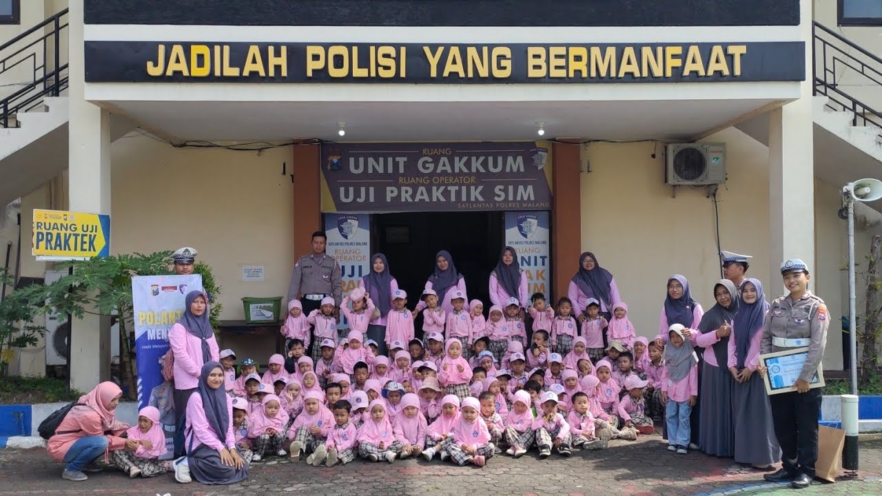 Puncak Tema PROFESI (Polisi, goes to Satpas Polres Malang)