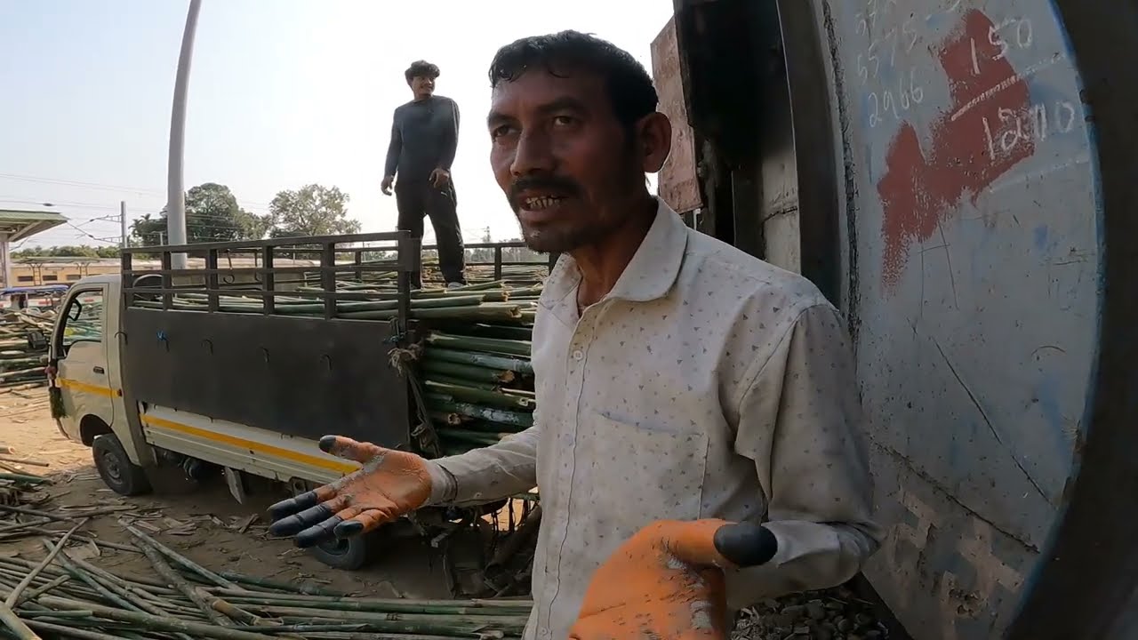 How Bamboos Are Loaded In Train