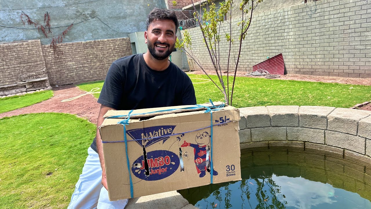 Hum kia Chez Le Aiy Market Se? BOX Main Kya Hai😍